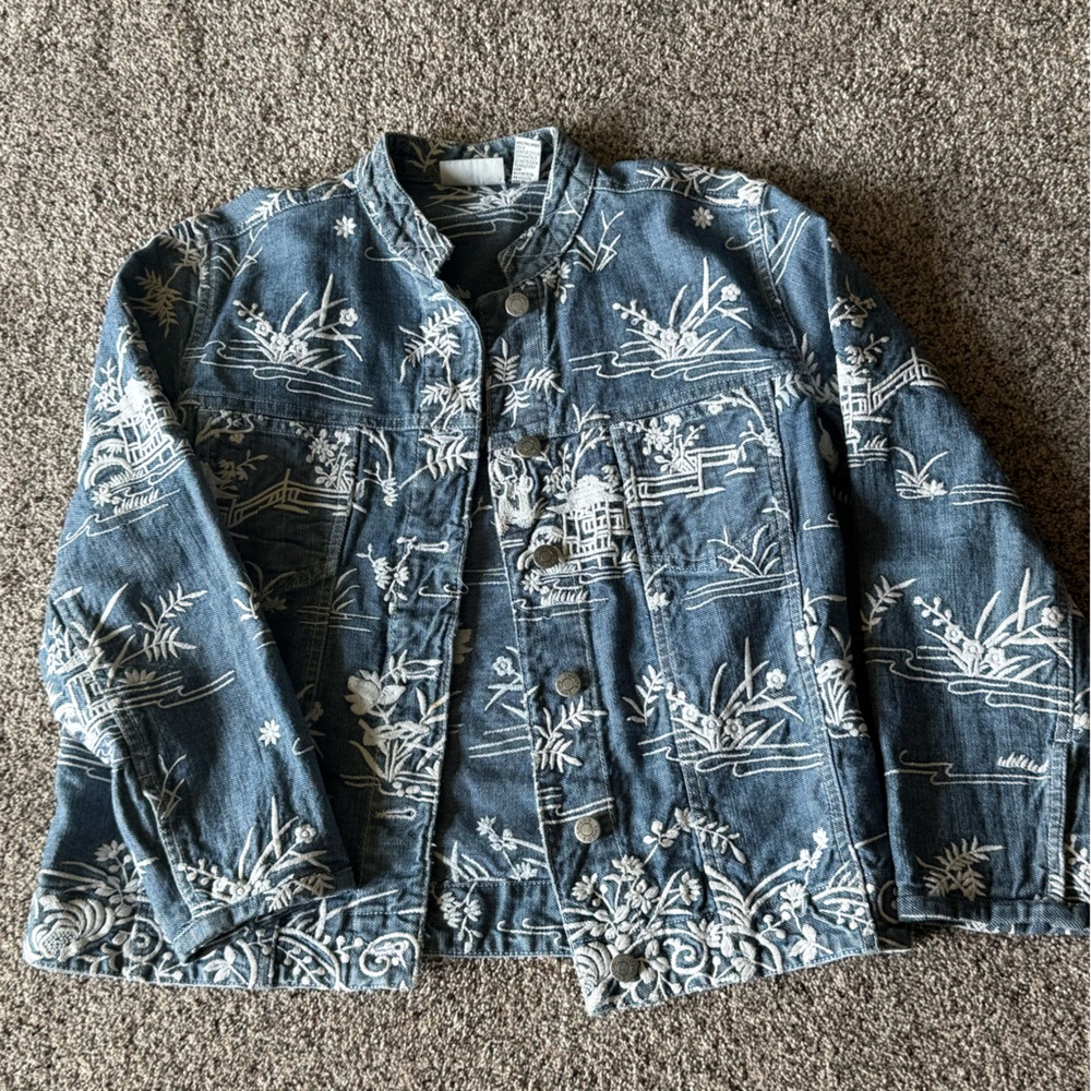 Chicos size 0 denim jacket with embroidered detail ladies women’s